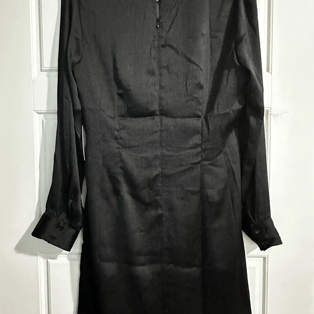 Cute Mini - Peekaboo Waist - Zipper Back - Picture 2 of 3